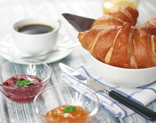 coffee-morning-breakfast-croissant coffee-morning-breakfast-croissant