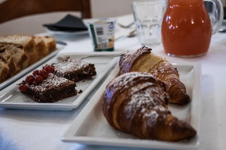 ☀️🥐☕️🌹 Il buongiorno giusto in un weekend di festa!

 #LaSapienza  #Ferrara  #ag…